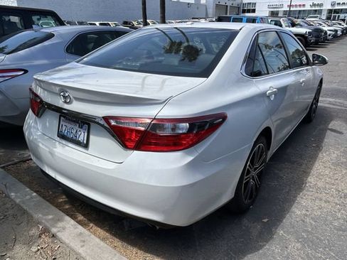 Used 2016 Toyota Camry SE FWD image 3