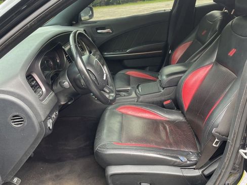 Used 2018 Dodge Charger SXT w/ Blacktop Package RWD image 5