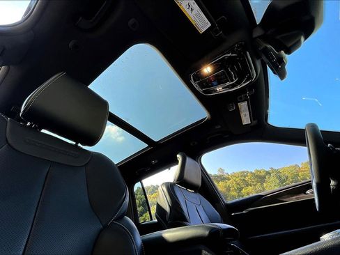 Used 2024 Jeep Grand Cherokee Overland w/ Luxury Tech Group IV image 23