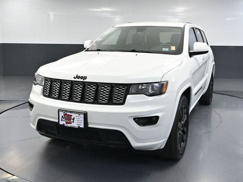 Used 2021 Jeep Grand Cherokee Laredo X AWD/4WD image 13