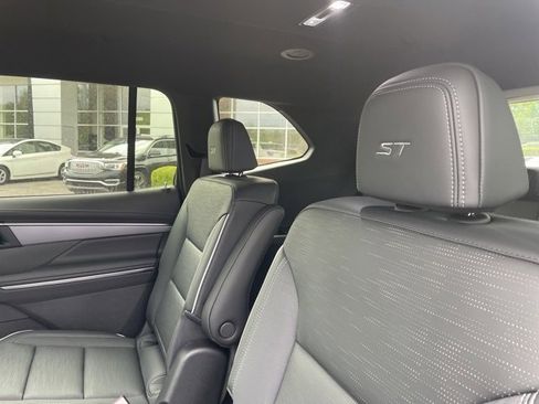 New 2026 Buick Enclave Sport Touring w/ Power Package image 17