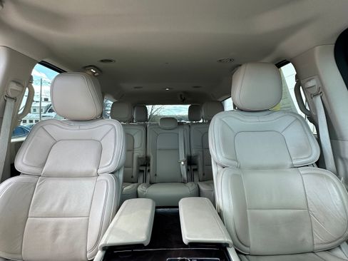 Used 2019 Lincoln Navigator Premiere AWD/4WD image 37