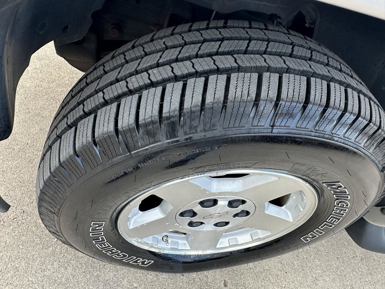 Used 2004 Chevrolet Tahoe LT w/ LT Preferred Equipment Group AWD/4WD image 15