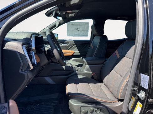 New 2025 GMC Canyon AT4 image 10