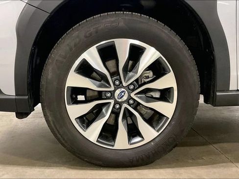 Used 2025 Subaru Outback Limited AWD/4WD image 9