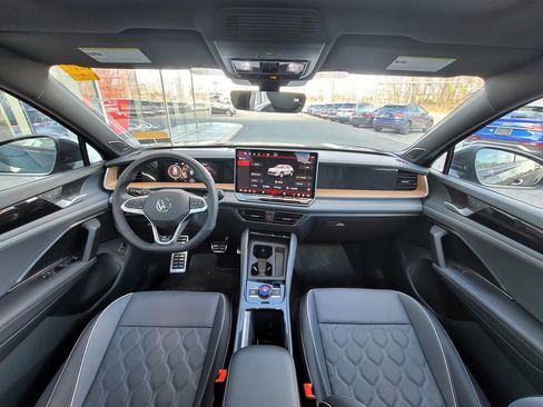 Used 2026 Volkswagen Tiguan SEL R-Line AWD/4WD image 24