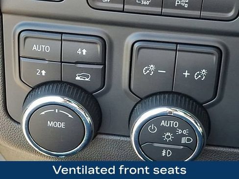Used 2025 Chevrolet Tahoe High Country AWD/4WD image 11