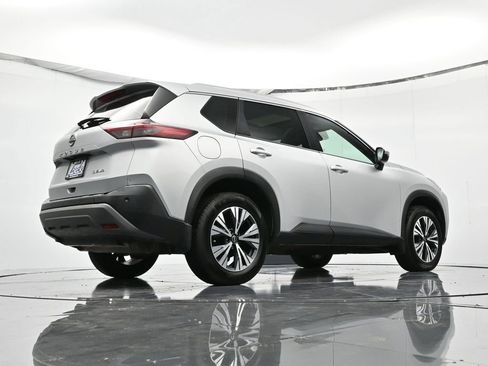 Used 2022 Nissan Rogue SV w/ SV Premium Package image 41