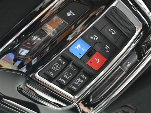 Used 2024 Jeep Grand Wagoneer Series III image 26