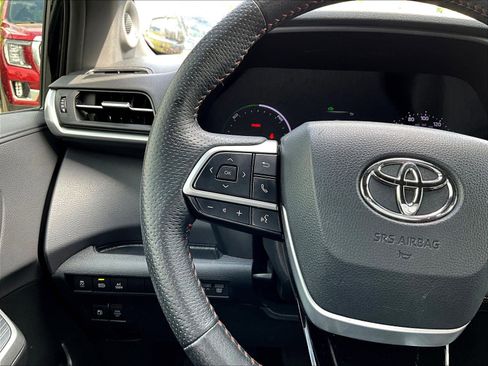 Used 2021 Toyota Sienna XSE w/ XSE Plus Package FWD image 11