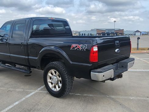 Used 2013 Ford F250 Lariat w/ Lariat Interior Pkg image 3