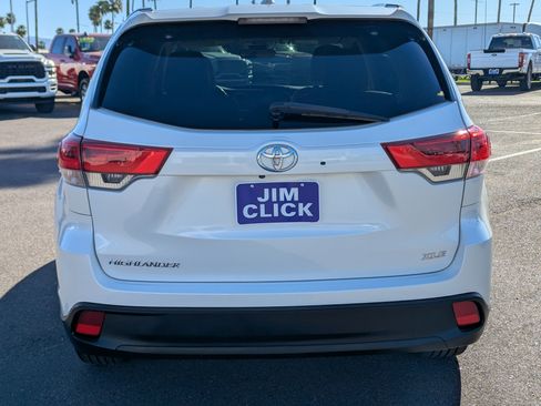 Used 2019 Toyota Highlander XLE image 3