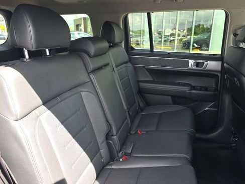 Certified 2025 Hyundai Santa Fe Limited AWD/4WD image 10