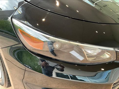 Used 2017 Chevrolet Malibu LT FWD image 29