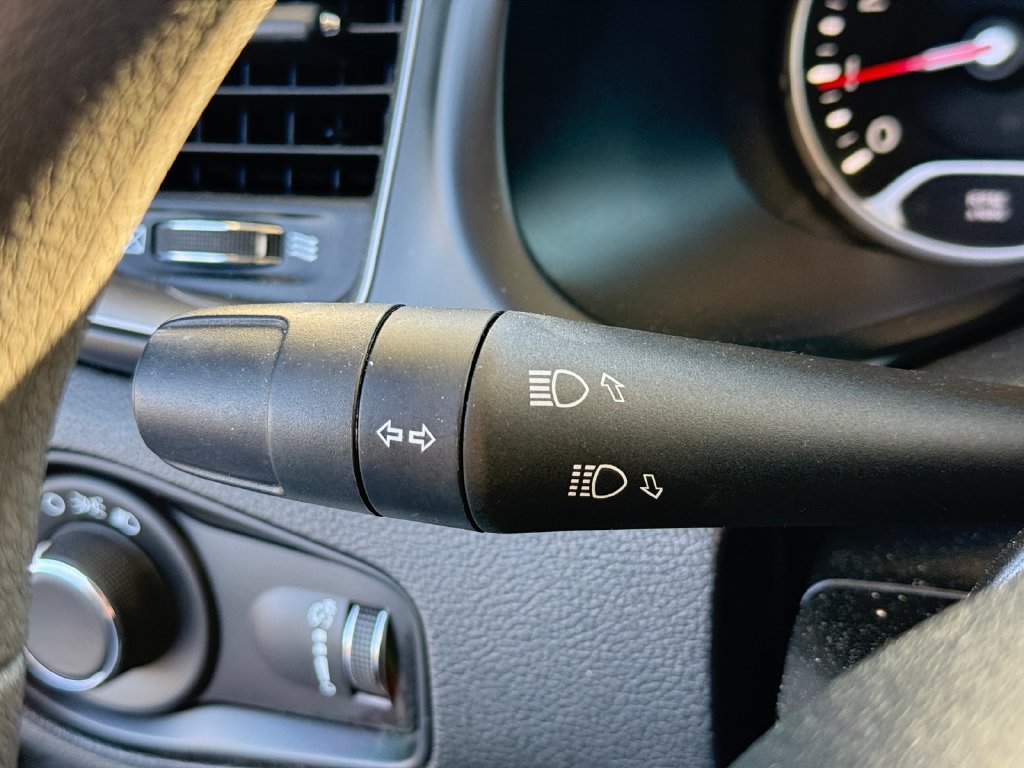 Used 2023 Jeep Renegade Latitude AWD/4WD image 37