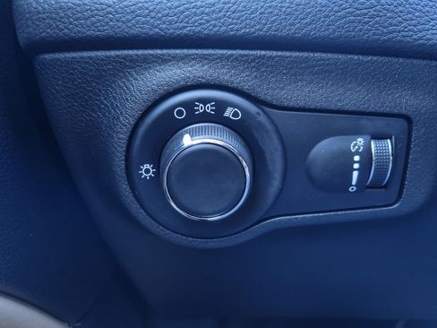 Used 2018 Jeep Compass Sport AWD/4WD image 19