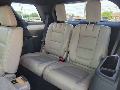Used 2015 Ford Explorer XLT w/ Equipment Group 202A AWD/4WD image 23