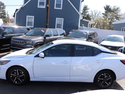 Used 2024 Nissan Sentra SV image 2