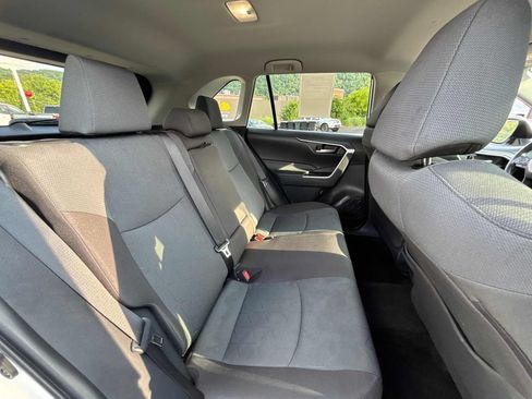 Used 2025 Toyota RAV4 XLE AWD/4WD image 18