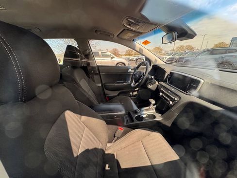 Used 2021 Kia Sportage LX image 3