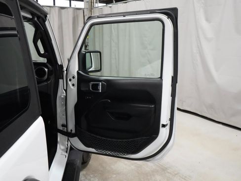 Used 2021 Jeep Wrangler Sport image 18