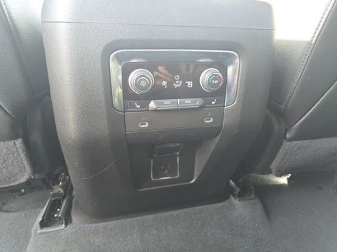 Used 2022 Chevrolet Tahoe Z71 w/ Luxury Package image 15