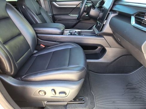 Used 2024 GMC Acadia Elevation w/ Luxury Package AWD/4WD image 11