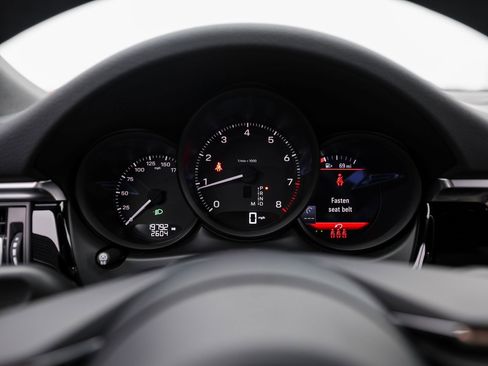 Certified 2023 Porsche Macan image 15