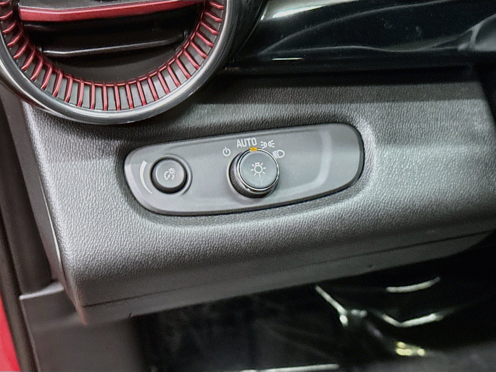 New 2026 Chevrolet Trax RS w/ Sunroof Package FWD image 11