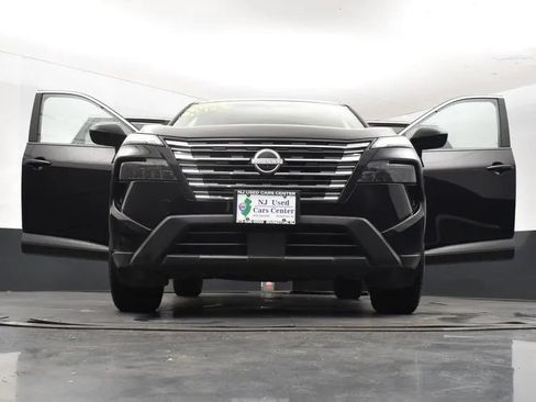Used 2025 Nissan Rogue SV FWD image 11