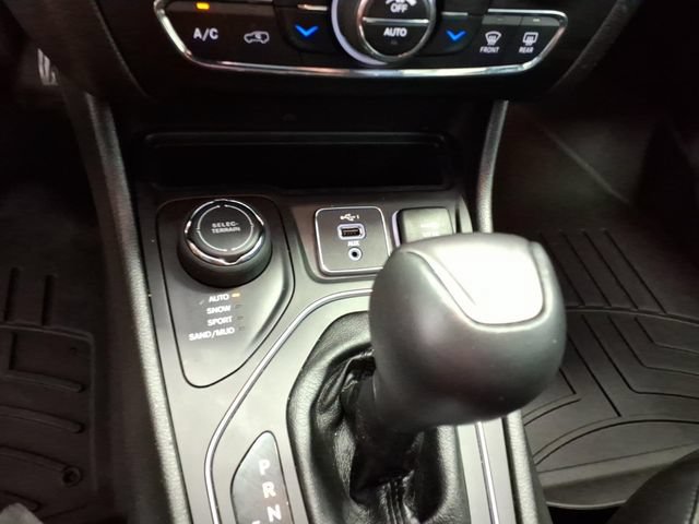 Used 2021 Jeep Cherokee Latitude Lux w/ Comfort/Convenience Group AWD/4WD image 24