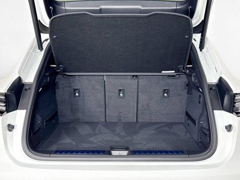 Certified 2025 Porsche Macan Electric RWD image 30