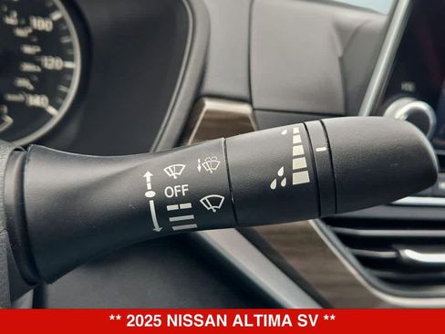 Used 2025 Nissan Altima 2.5 SV FWD image 24