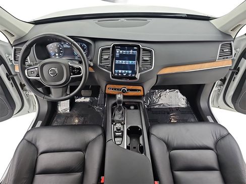 Used 2021 Volvo XC90 T5 Momentum image 11
