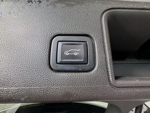 Used 2022 GMC Terrain SLT image 41