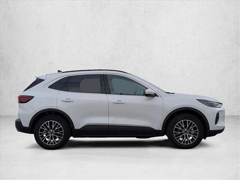 Used 2025 Ford Escape SE w/ PHEV Premium Package image 4