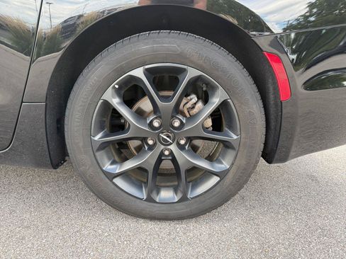 Used 2025 Chrysler Pacifica Limited FWD image 31