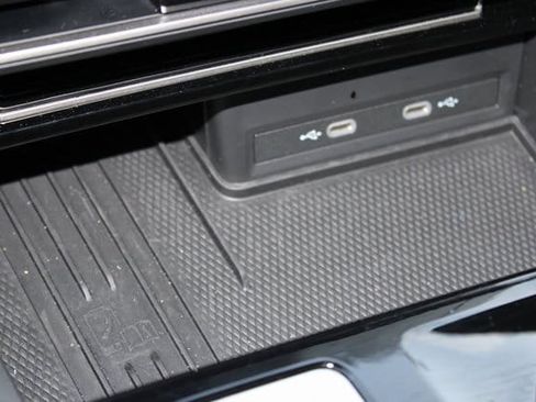 Used 2025 Volkswagen Atlas Cross Sport SE image 26