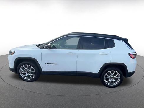 Used 2025 Jeep Compass Limited image 9