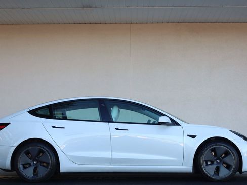 Used 2021 Tesla Model 3 Standard Range Plus RWD image 2