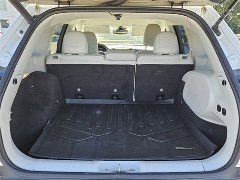 Used 2019 Jeep Cherokee Limited w/ Luxury Group image 12