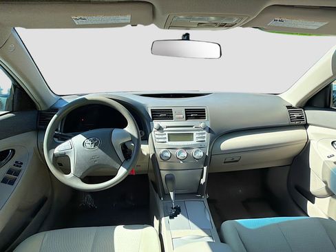 Used 2010 Toyota Camry LE image 15