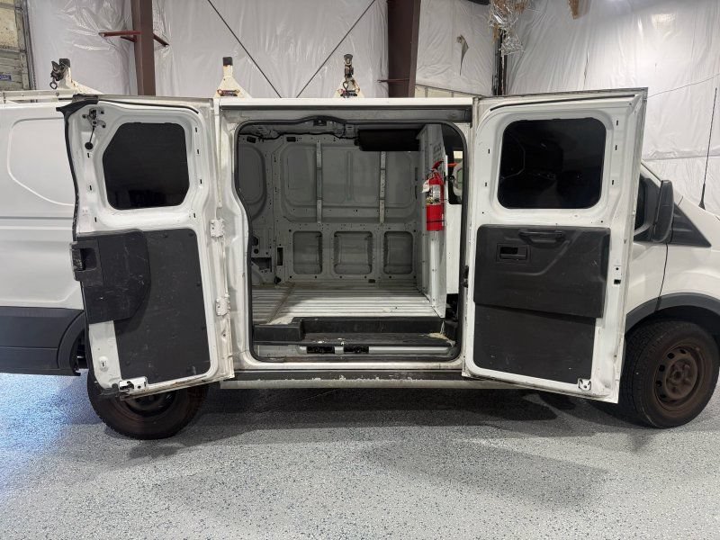 Used 2015 Ford Transit 250 130 Low Roof w/ Exterior Upgrade Package RWD image 3