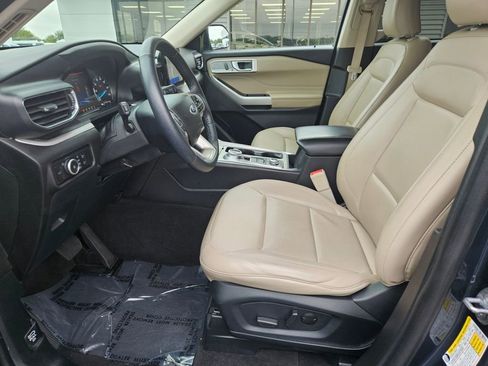Used 2023 Ford Explorer XLT w/ Equipment Group 202A image 14