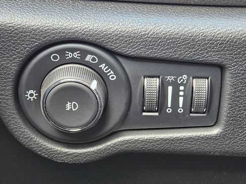 New 2026 Chrysler Pacifica Limited FWD image 23