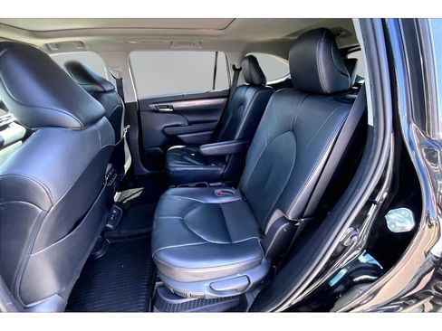 Used 2021 Toyota Highlander Platinum AWD/4WD image 22