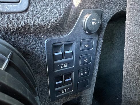 Used 2017 Land Rover Discovery HSE Luxury image 24