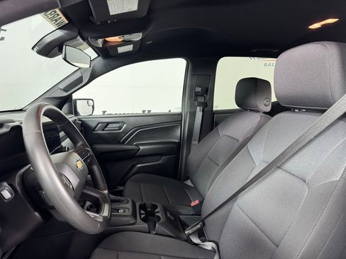 Used 2024 Chevrolet Colorado W/T RWD image 16