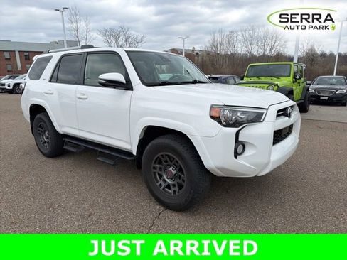 Used 2020 Toyota 4Runner SR5 Premium w/ Moonroof Package image 2