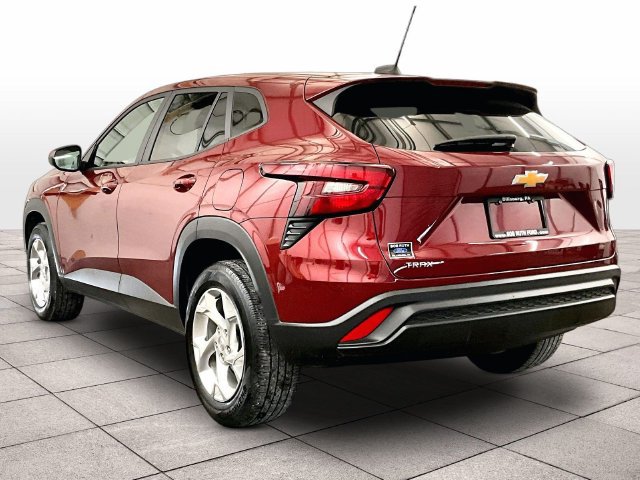 Used 2024 Chevrolet Trax LS w/ LS Convenience Package FWD image 10